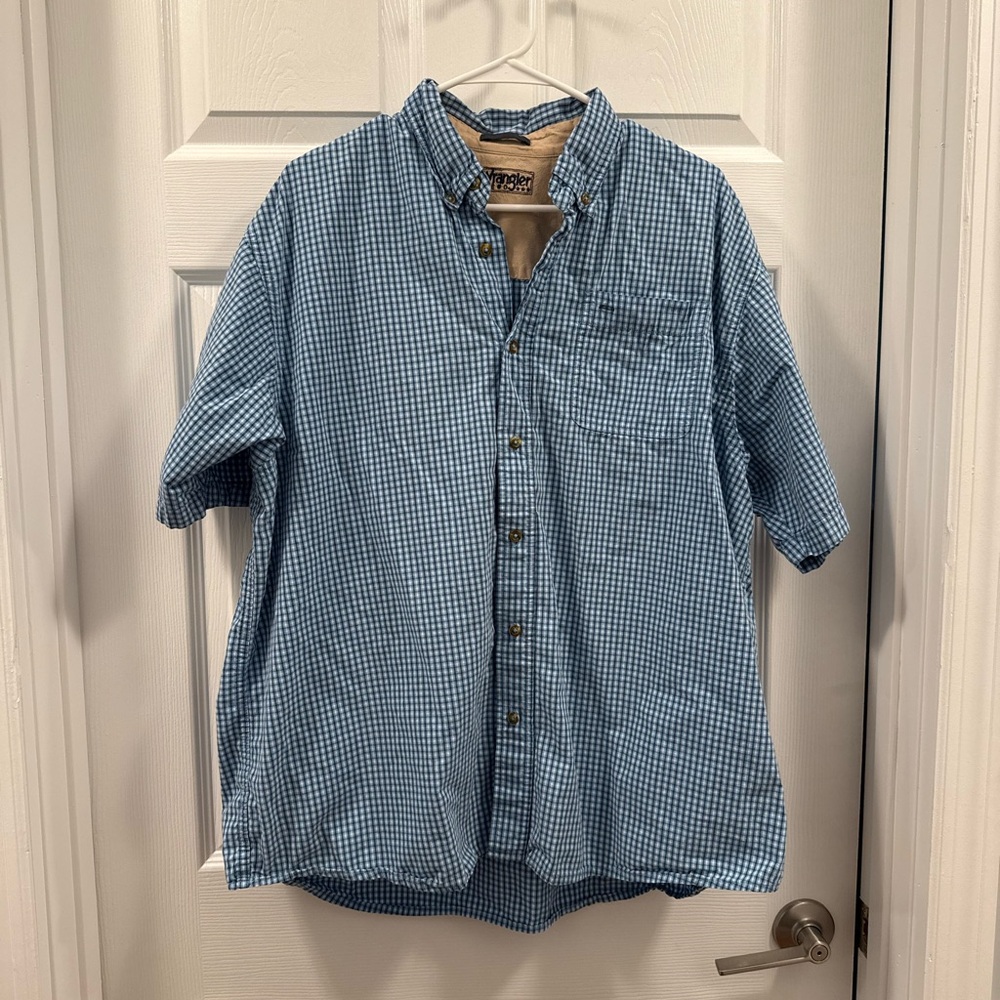 *Men's Wrangler Blue Checkered Short sleeve Button Shirt size XL